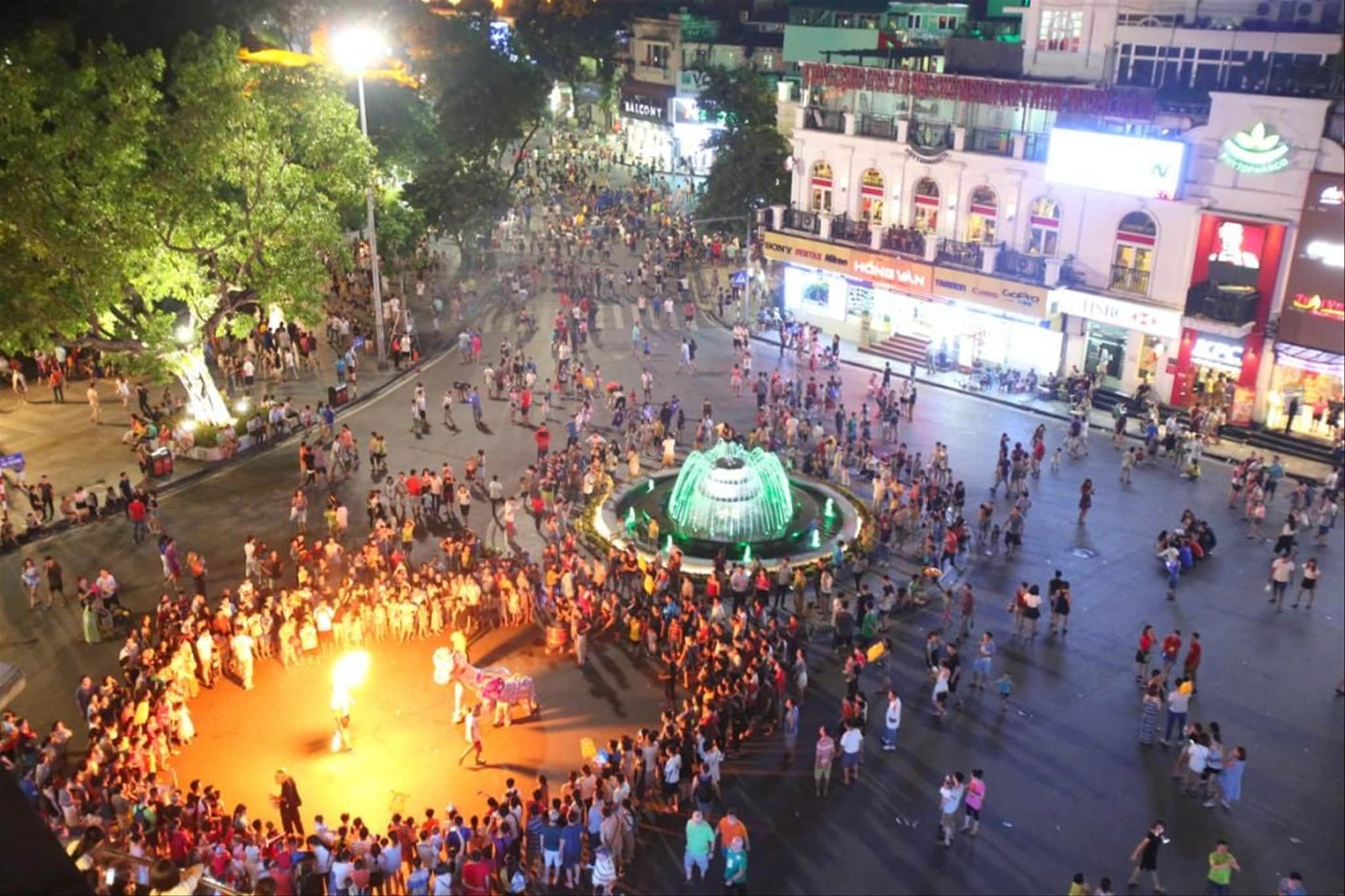 Đây là khu phố đi bộ nhộn nhịp nhất thủ đô